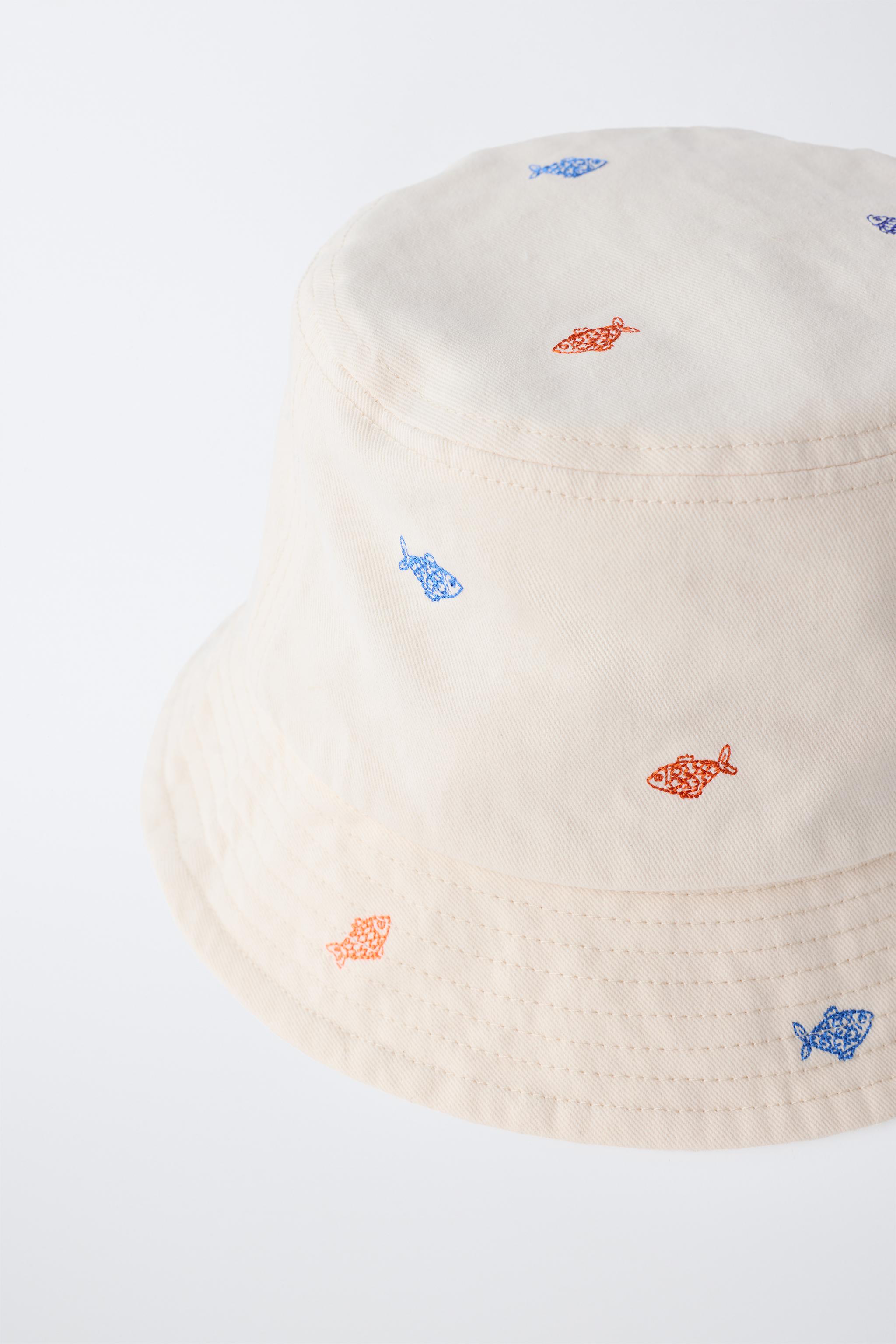 EMBROIDERED FISH BUCKET HAT